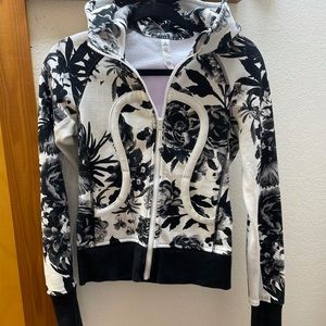 Lululemon black white floral scuba sweatshirt 2